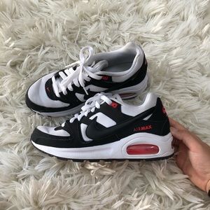 Black/white Nike AirMax - 5Y